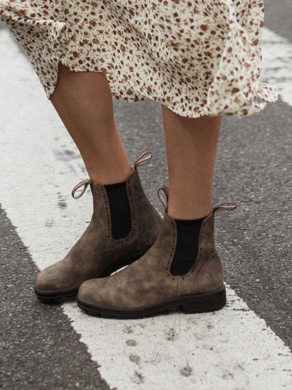 Blundstone women's high top Chelsea boots  in rustic brown